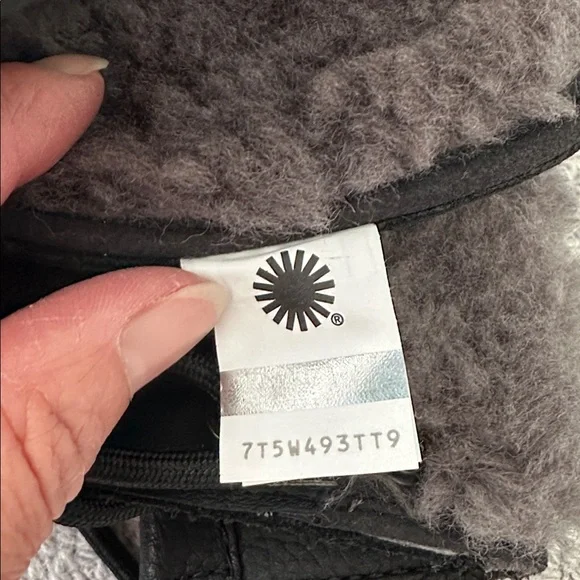 UGG - Adirondack Boot Tall III - 1095142 - Picture 10 of 15